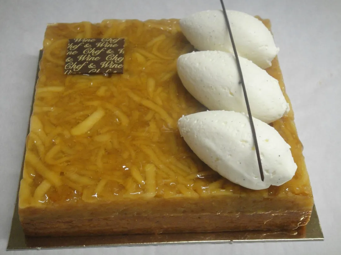 Tarte aux pommes revisitée, crème d'amandes et chantilly mascarpone vanillee