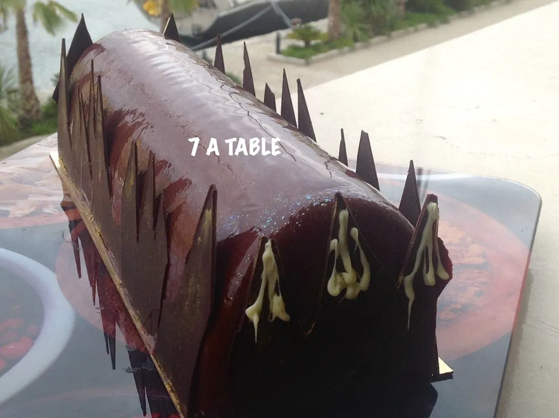 Bûche chocolat et son insert crème brûlée et confit mandarine