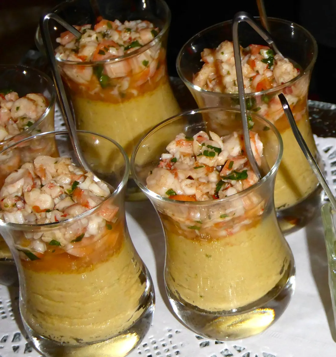 Verrines purée de pois chiches aux crevettes sauce thai