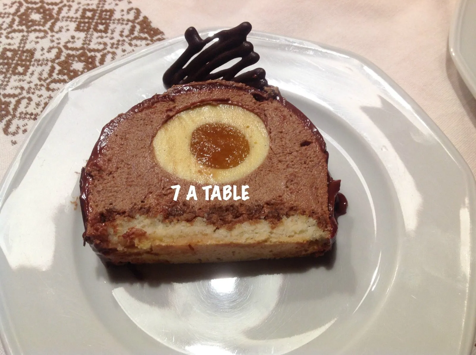 Bûche chocolat et son insert crème brûlée et confit mandarine