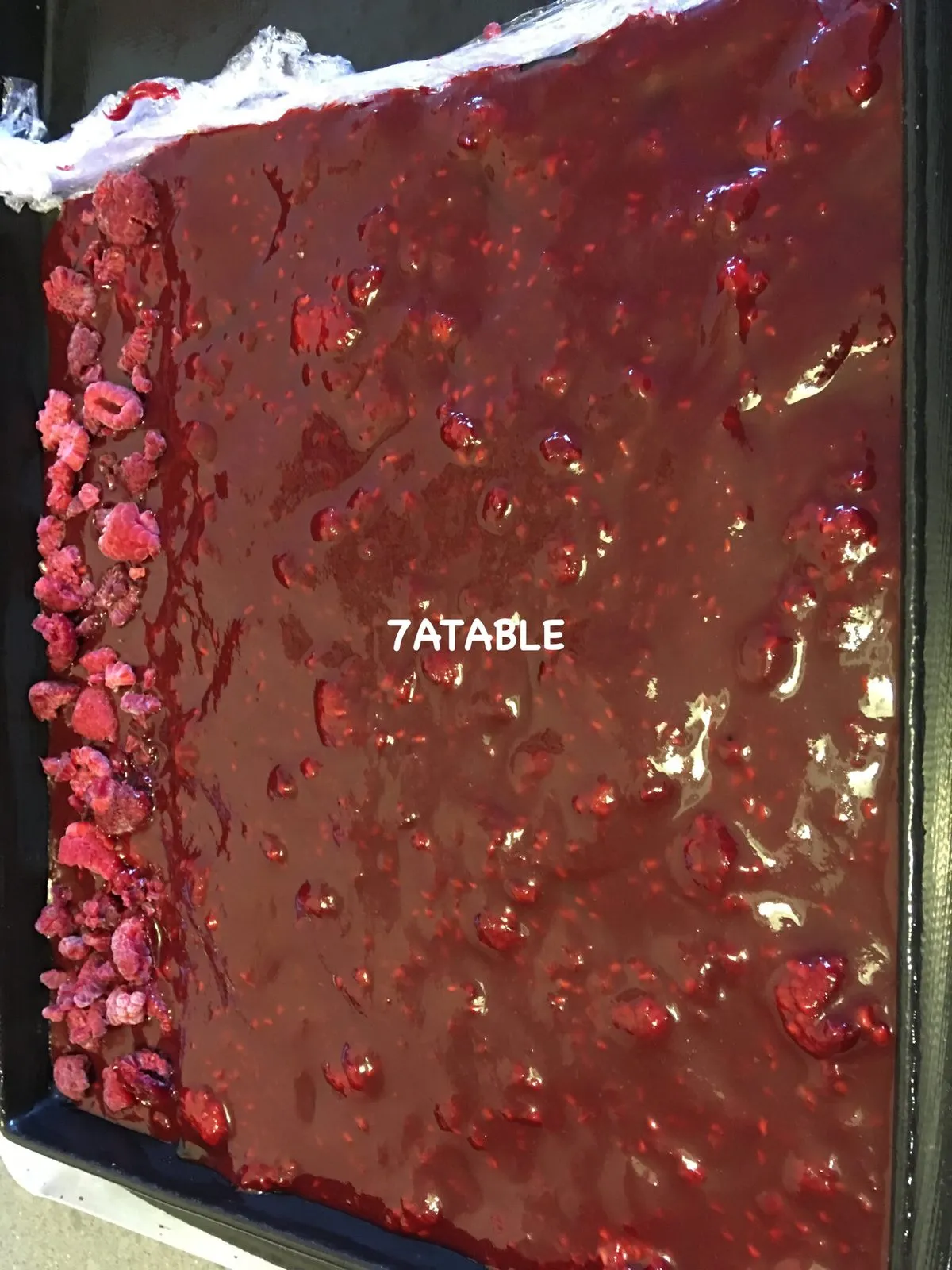 Bûche nougat - framboise et son biscuit pistache