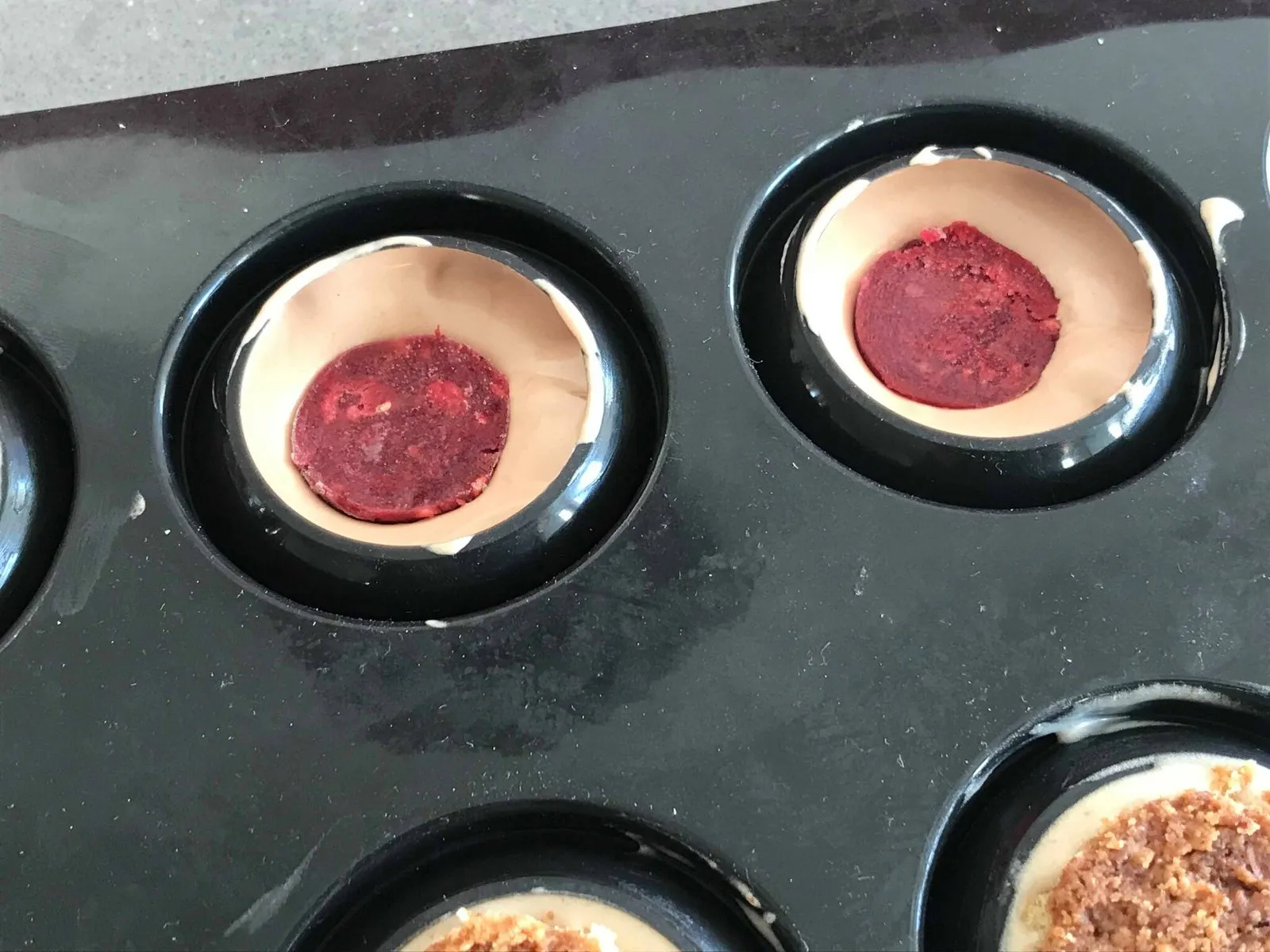 Sphères 3D au coco et crémeux aux fruits