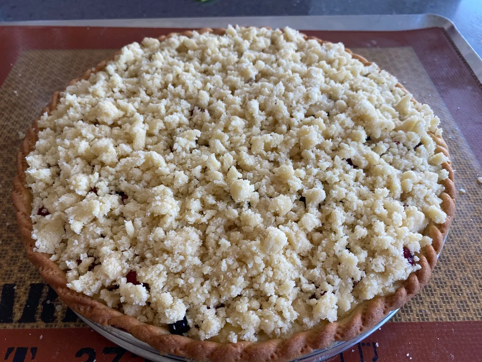 Tarte framboises pistache crumble