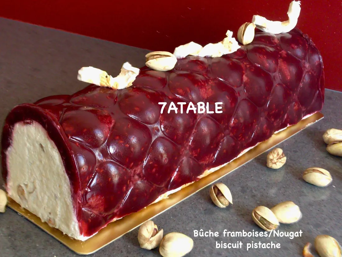 Bûche nougat - framboise et son biscuit pistache